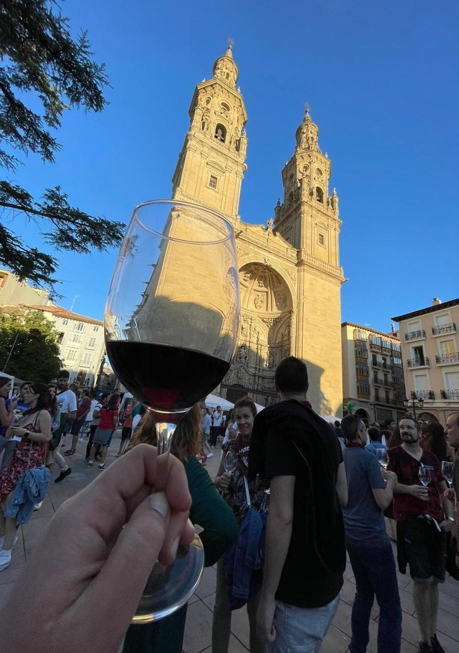 Alojamiento En Pleno Centro Con Wifi Y Aire Acondicionado Logrono Bagian luar foto
