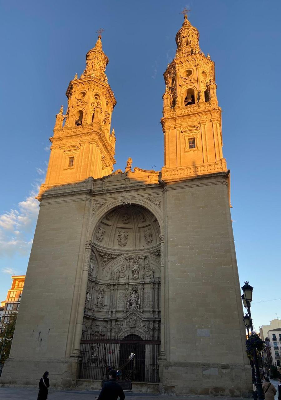 Alojamiento En Pleno Centro Con Wifi Y Aire Acondicionado Logrono Bagian luar foto